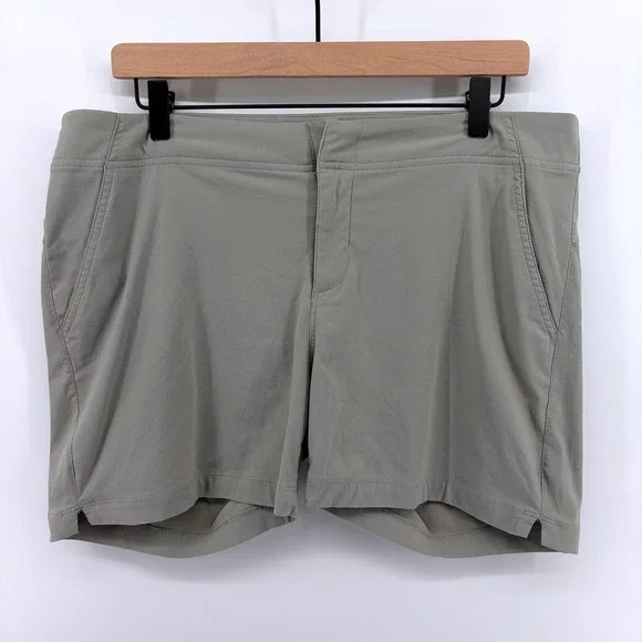 Columbia Women's‎ Outdoor Shorts Khaki Beige Utility Pockets Omni-Shield Size 14 - Picture 2 of 7